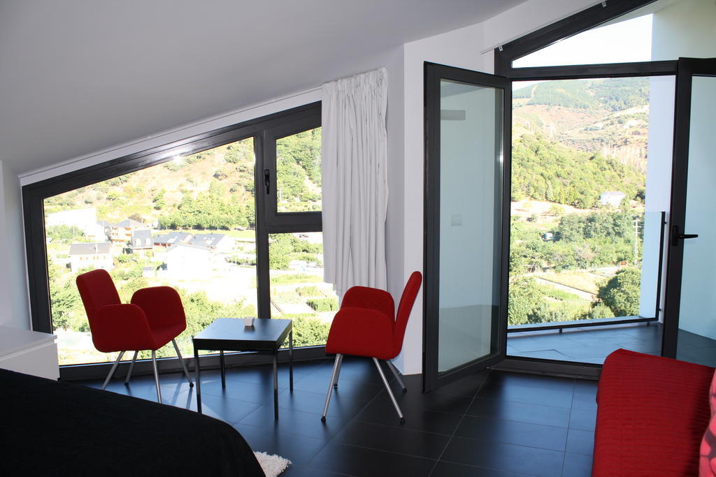 Hostal Tres Campanas Villafranca Del Bierzo Eksteriør billede